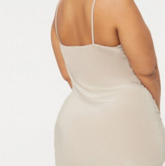 Ruched front Dress NWT - Picture 4 of 5